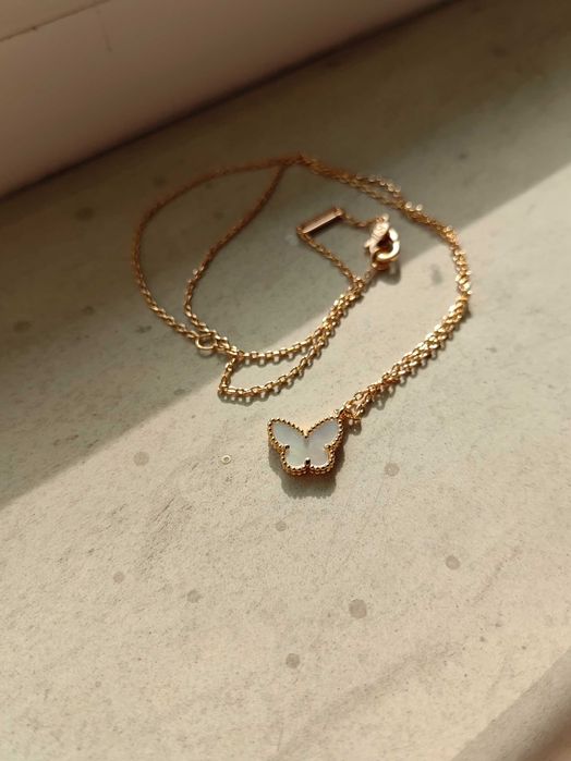 Златно дамско колие с пепрудка от бял седеф, Van Cleef & Arpels VCA