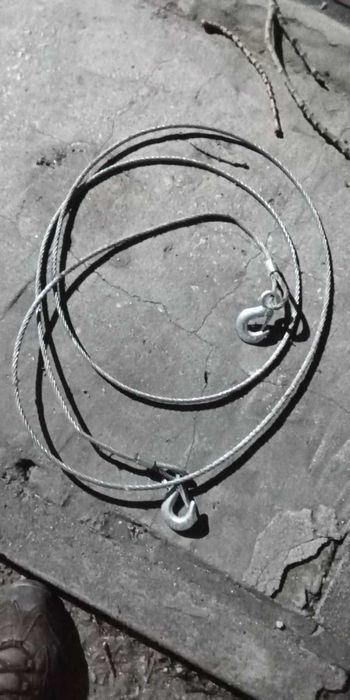 метално въже  4м  с 2 куки