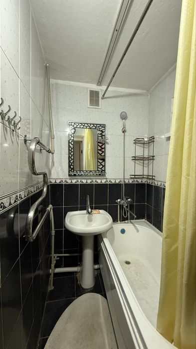 Ақмешіттен 3-қабаттан,4 бөлме зың ремонтпен