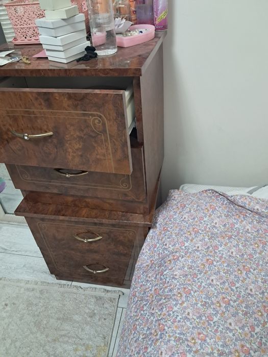 Кухонный гарнитур, тумбочка, лестница