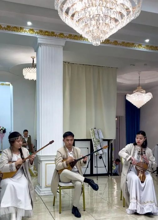 Ансамбль "Әгугай" на той