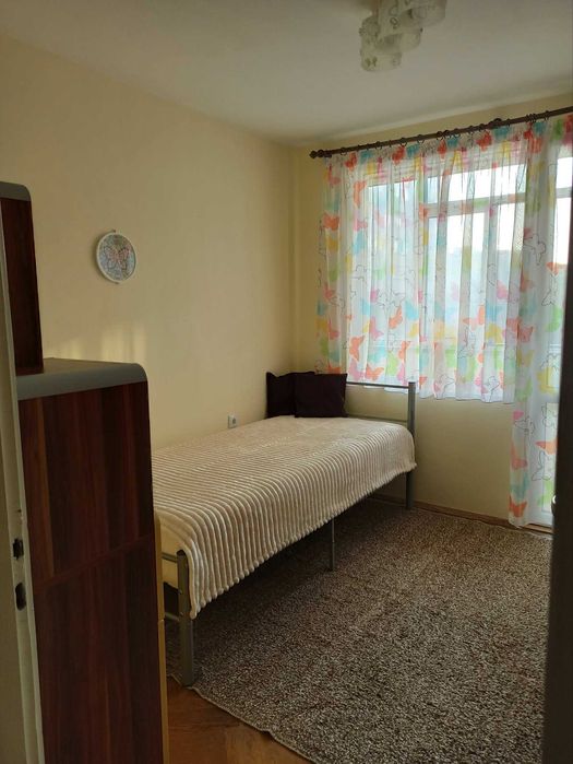 Тристаен апартамент под наем - до ИУ Варна