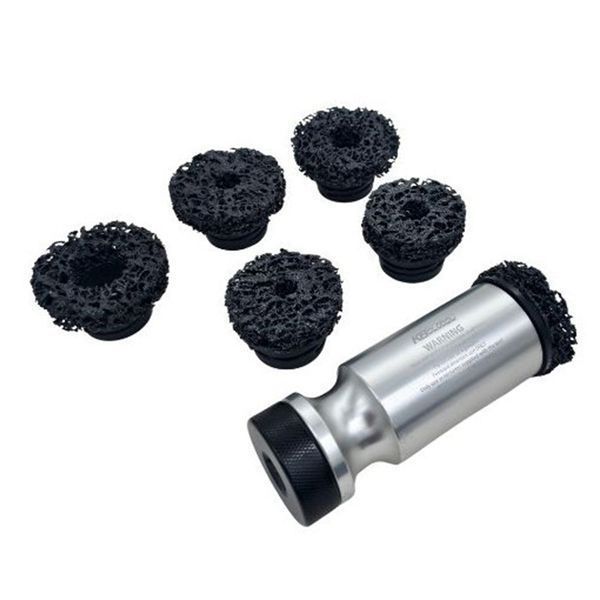 Устройство за почистване на шпилки и главини, съвместимо с ударни гайк