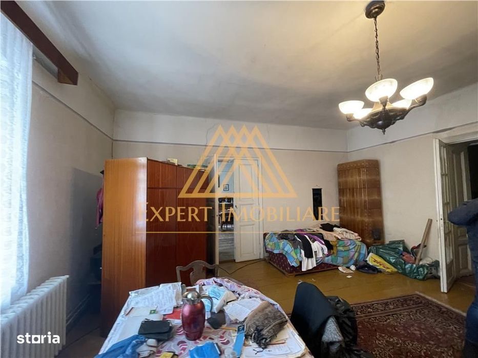 Casa centrala acces la doua strazi cu 751 mp , pret usor negociabil Su