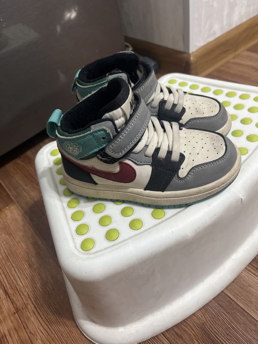 Кроссовки на мальчика 2000 тг 24 размер