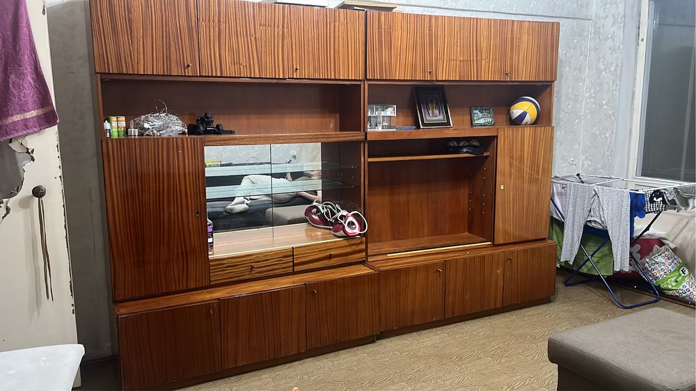 Продам шкаф в зал