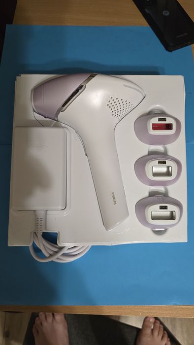 Philips Lumea Seria 8000 modelul BRI947
