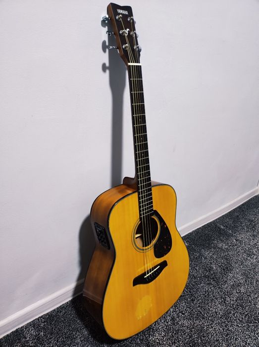 Продам гитару Yamaha FG800 в хорошем состоянии
