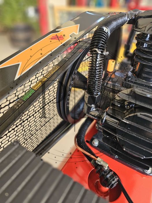 Триглав компресор за въздух 100 литра