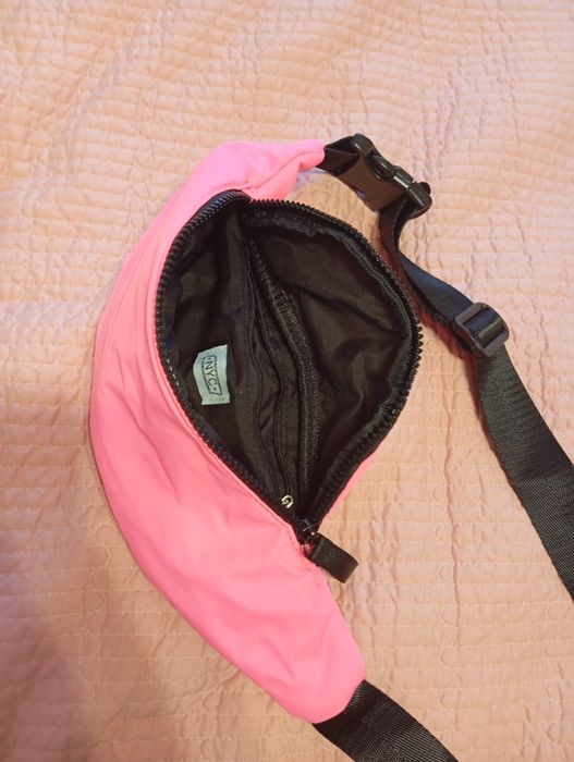 Продается Яркая поясная сумка (бананка) NYC