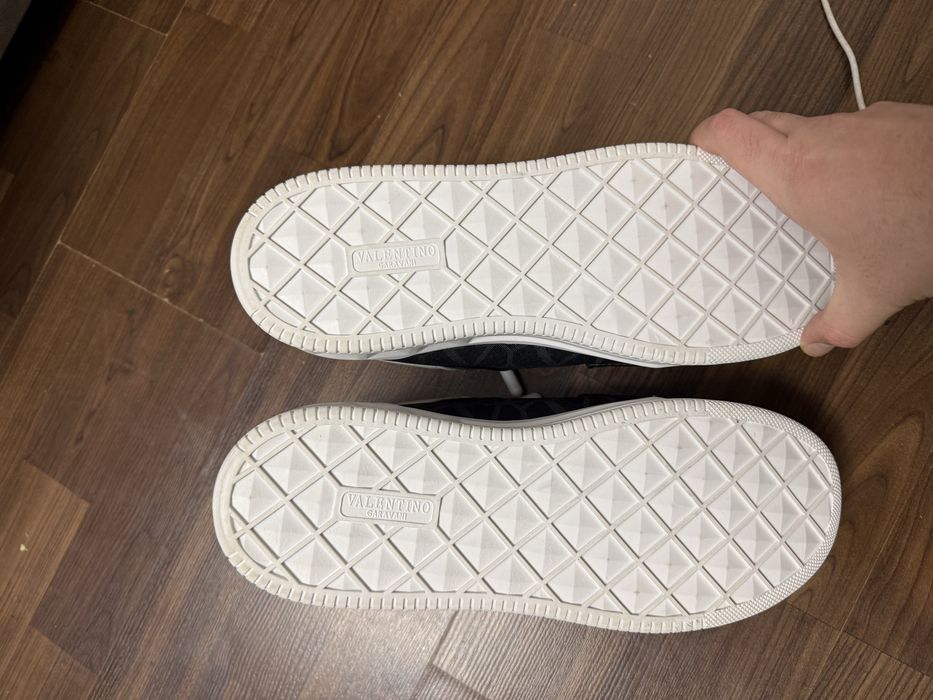 Adidasi Valentino