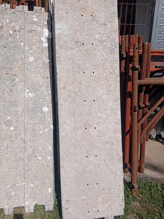 Vand / Inchiriez schela metalica