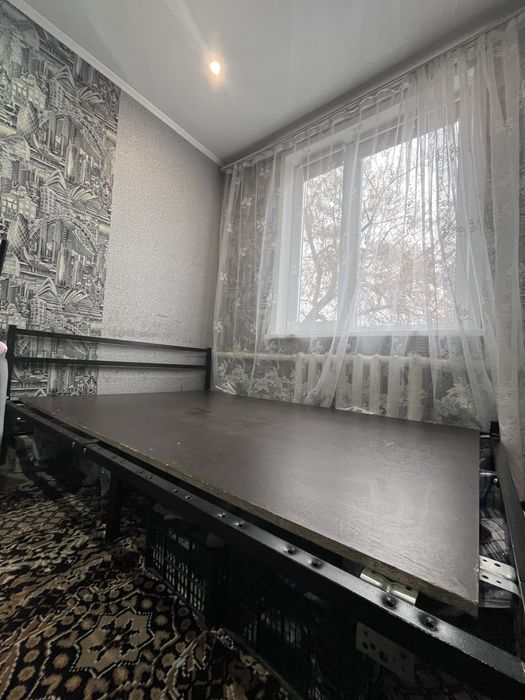 Кровать,полуторка без матраса