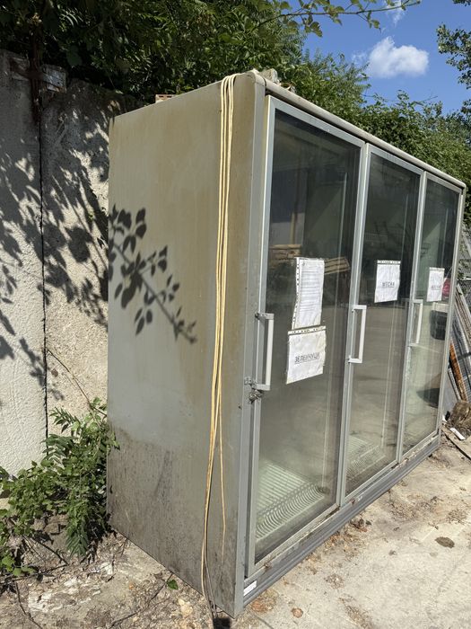 Професионална хладилна витрина