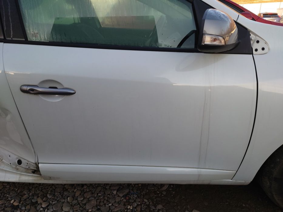 Ușa / portiera dreapta fata Renault Megane 3 alb perlat