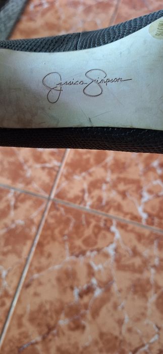 Продавам дамски официални обувки