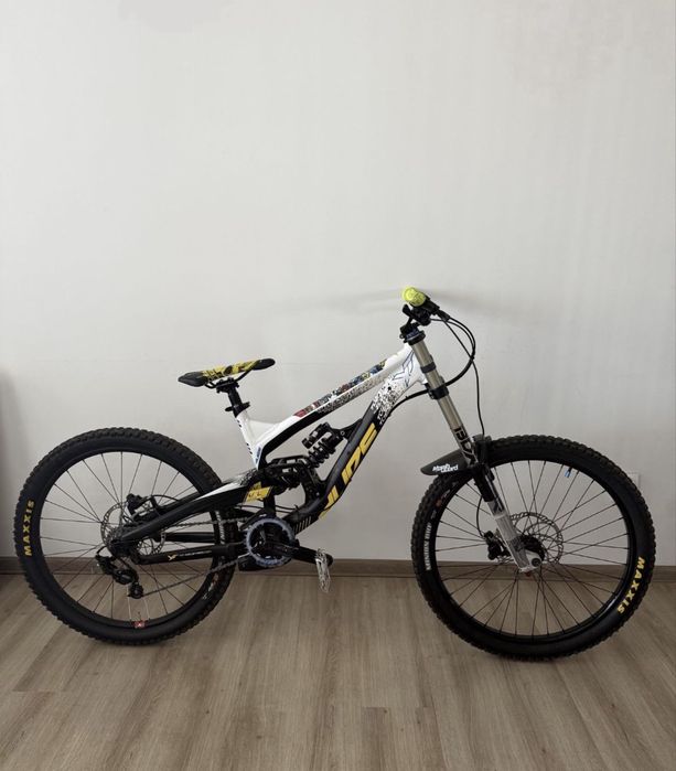 Bicicleta Downhill/Freeride YT Tues