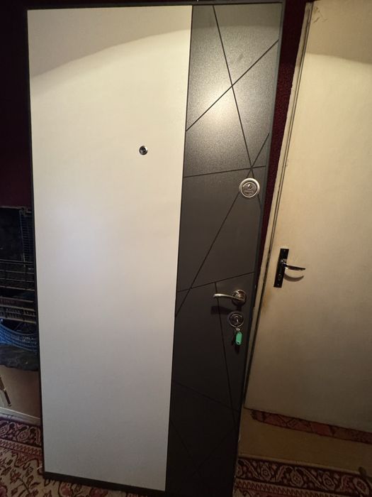 Входна врата с каса