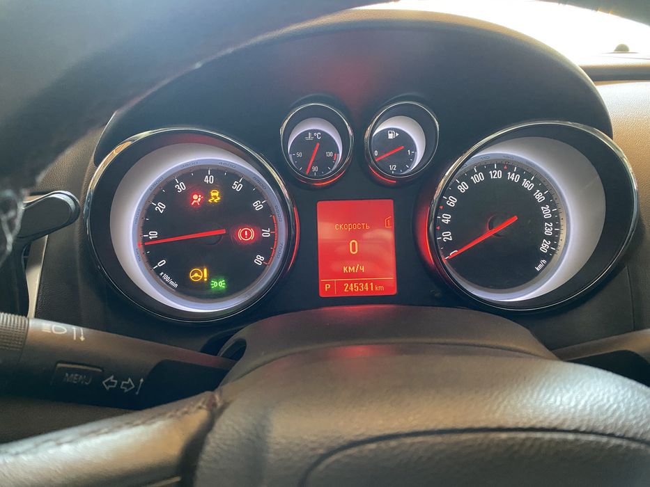 Прадается opel astra j 2013