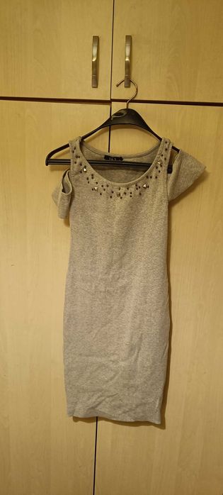 Дамски рокли с къс рък