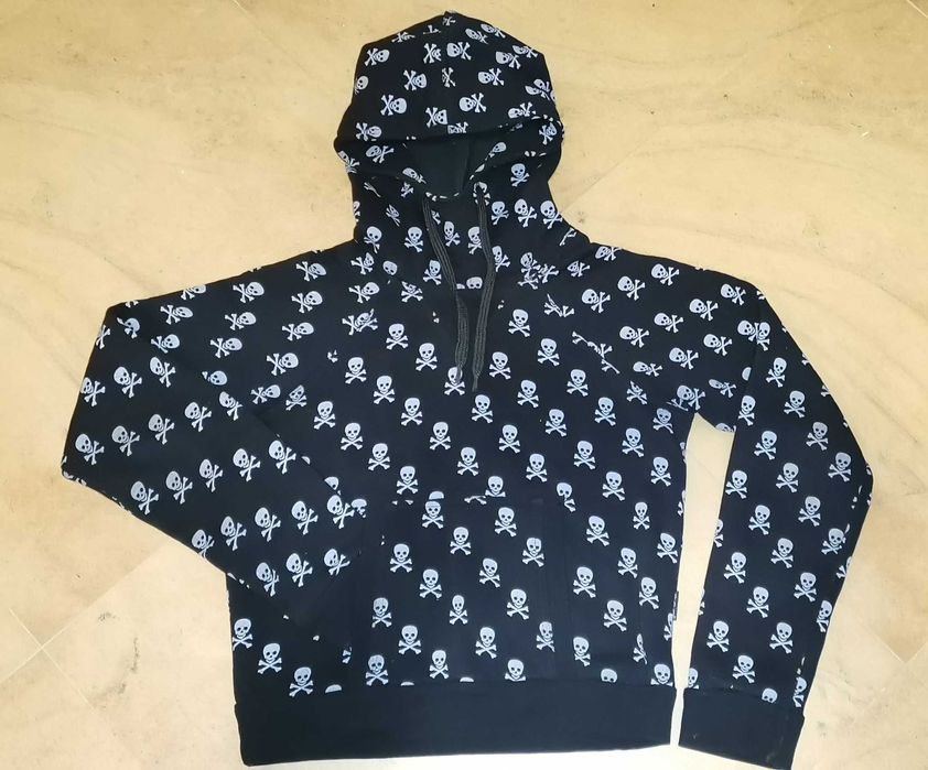 Худи / суичер черно на черепчета "На тъмно"