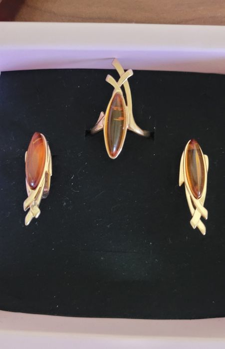 Комплект с янтарем