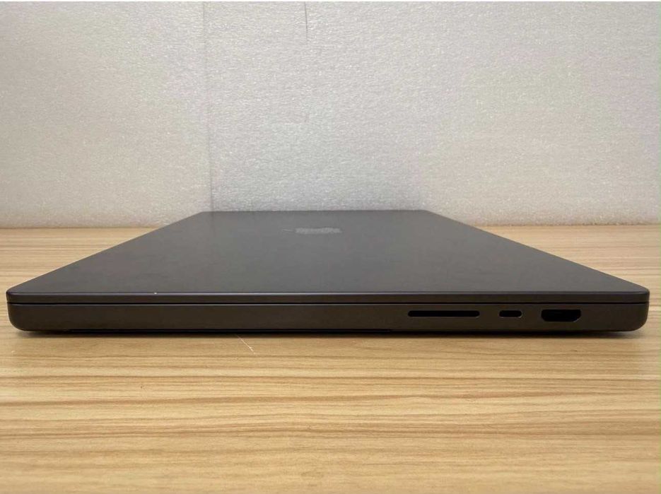Macbook M4 Pro 16" - 24GB / 512GB / 50 цикъла / гаранция до Октомври