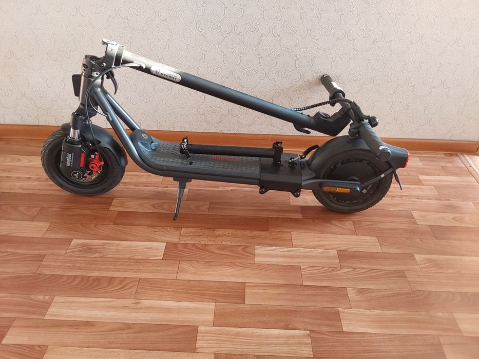 Продам электросамокат ninebot F 2 //