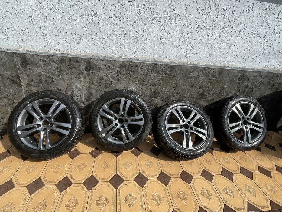 Hankook 215/55/17 резина диски в идеальном состоянии ( покупал за 500к