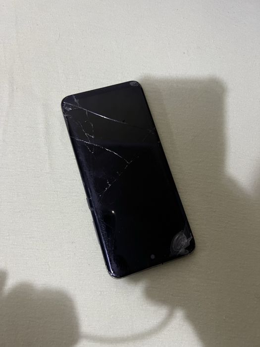 Vand telefon pentru piese.