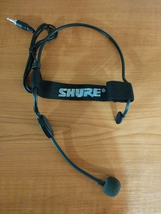 Vând cască cu microfon Shure .