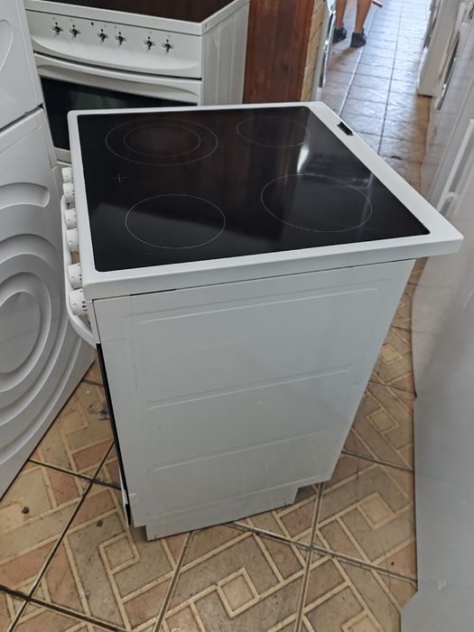 Свободно стояща печка с керамичен плот Voss Electrolux с 2 години гаранция!