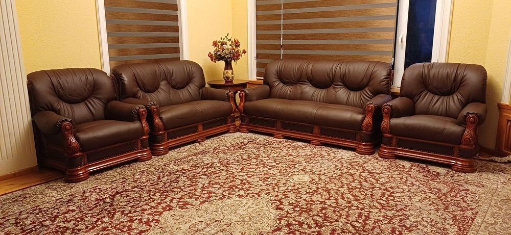 "Мебель как бабушка – старая, но родная. Мы поможем!"