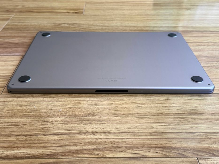 MacBook Air 15 M2`8 CPU/10 GPU/8GB RAM/256GB SSD/Бат 99%/Като Нов