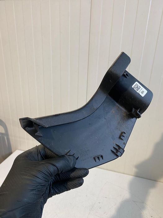 Capac scaun dreapta fata VOLVO XC40 2020 32272100