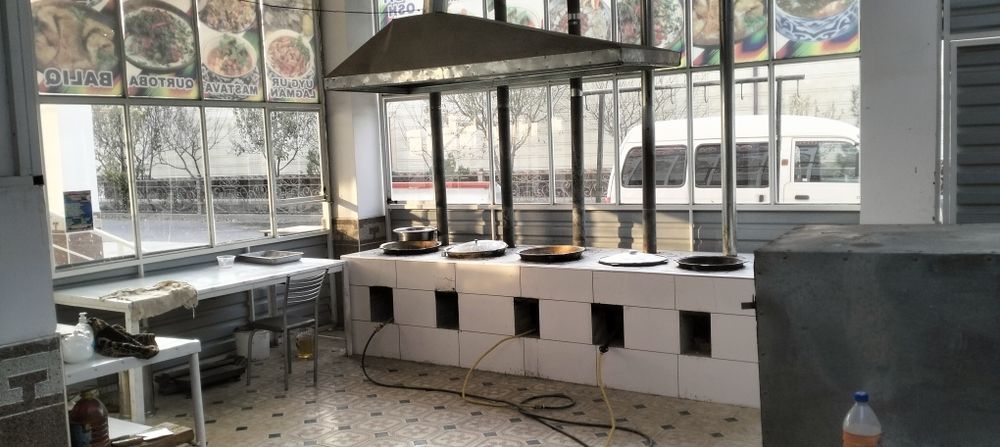 Уч пахлавон кафе.