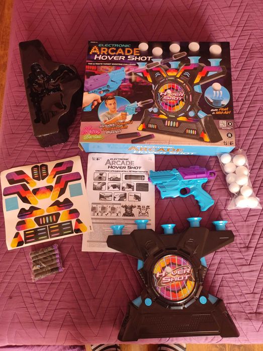 Електронна мишена с топчета и бластер