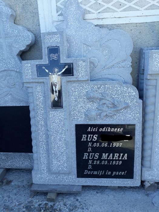 Monumente Funerare !