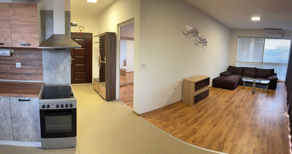 Дава се под наем Двустаен апартамент в Добрич, Център - 68 кв.м за 357 € - Снимка #1