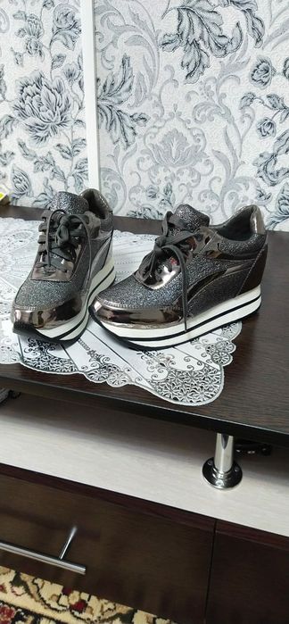 Продам кросовки 36 размер