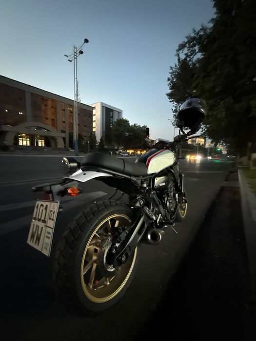 Yamaha  Xsr700Abs  2023 yil 2.000 km yurgan