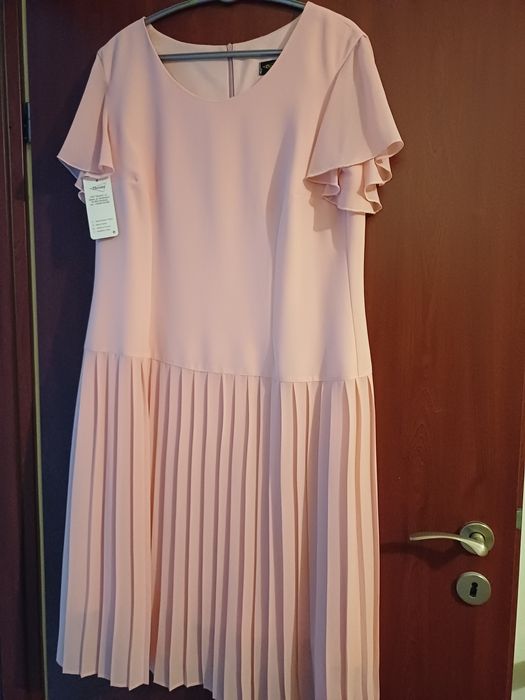 Fuste gri noi cu eticheta si rochii lungi noi