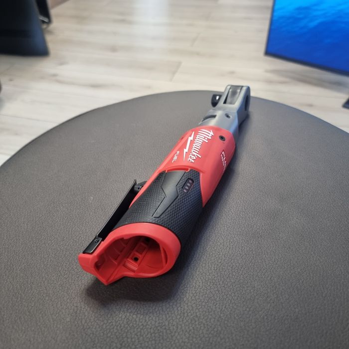 Amanet F28: Cheie cu clichet Milwaukee M12 FIR12