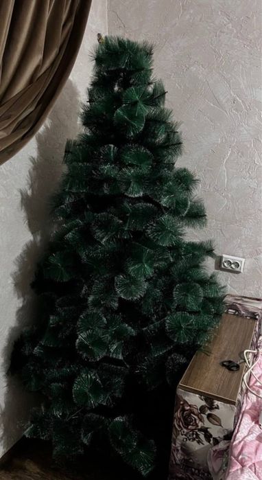 Ёлка новогодняя,заснеженная