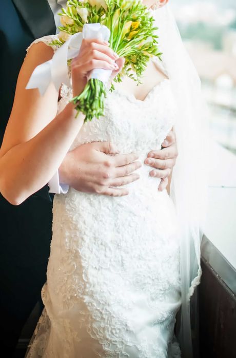 Rochie de mireasa batuta in pietre