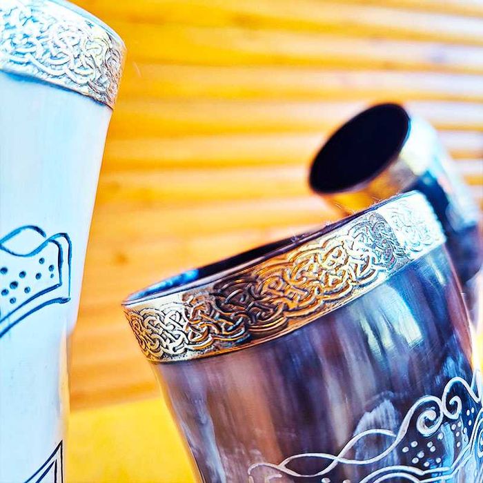 Чаша от естествен рог с бронзов обков,   античен рог за пиене.