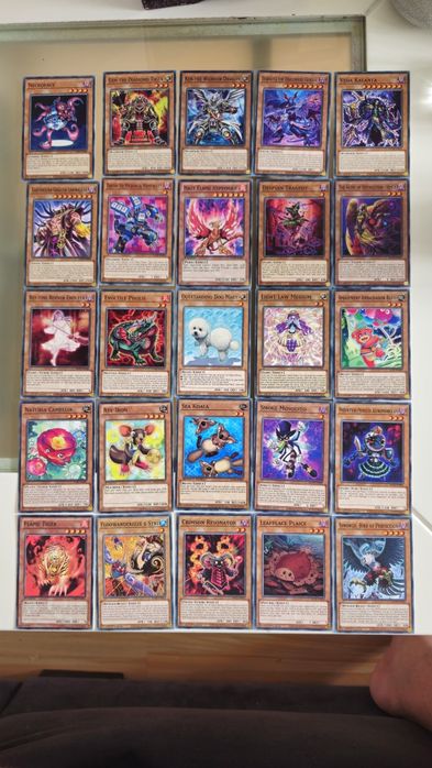 Продавам оригинални Yugioh карти