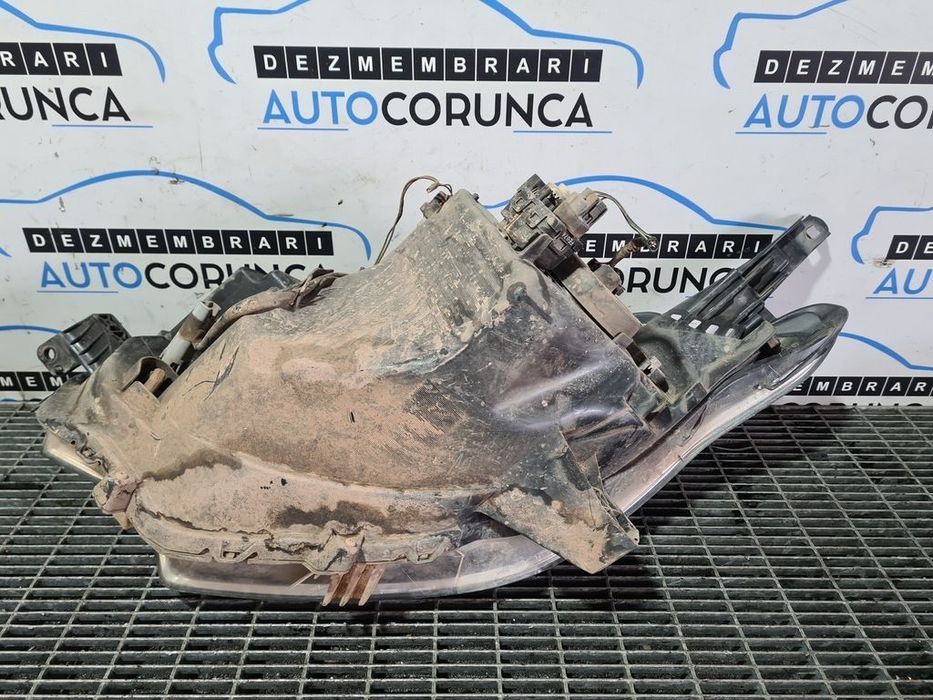 Far Dreapta Mitsubishi L200 V 2015 - 2018 SUV 4 Usi (958) Fara xenon