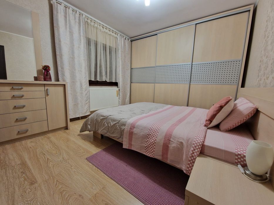 Apartament cu trei camere de vânzare