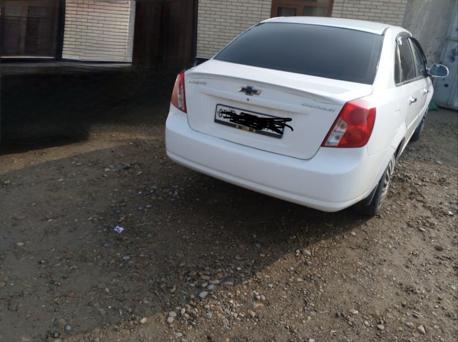 Lasetti 1.8 sotiladi yoki abmen metani bor